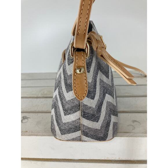 DOONEY & BOURKE SMALL LEATHER CHEVERON CROSSBODY BAG - Picture 3 of 16